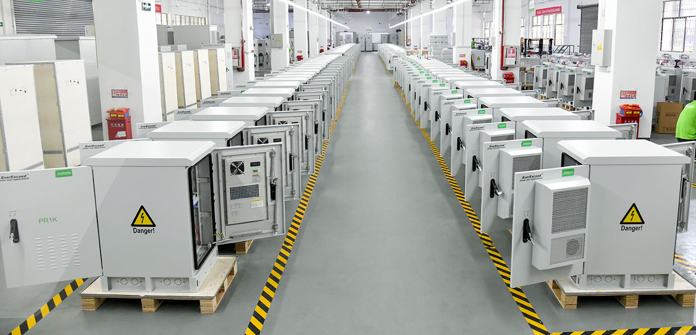 ИБП мощностью 1 кВА для наружного применения. Резервное питание для критически важного оборудования мониторинга.